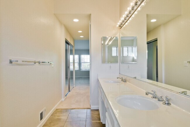 Building Photo - 4616 Hampton Falls Pl