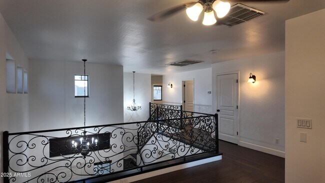 Building Photo - 4414 W Donner Dr
