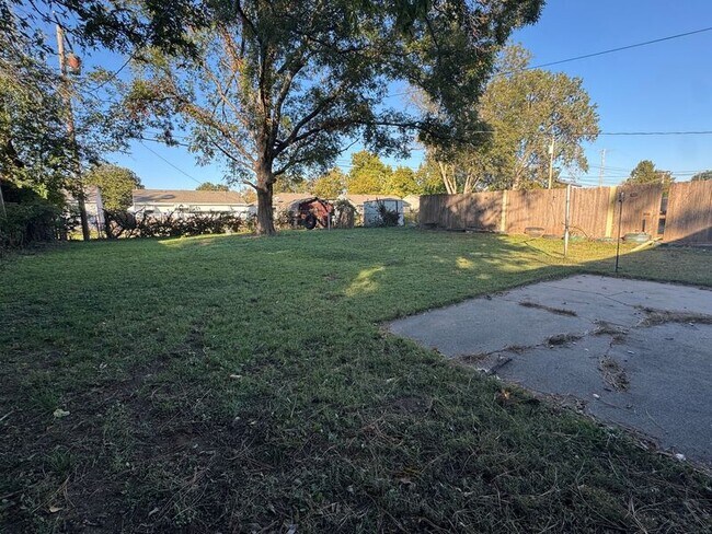 Building Photo - 127 E 47th St