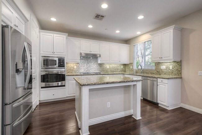 Building Photo - Charming Lake Rancho Viejo Home – Beautiful, Peaceful & Conveniently Located!