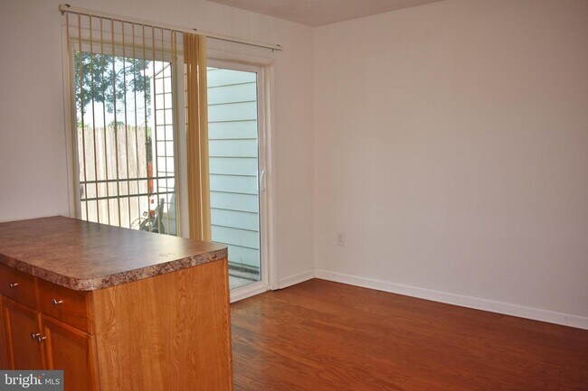 Building Photo - 6468 Mt Vernon Ln
