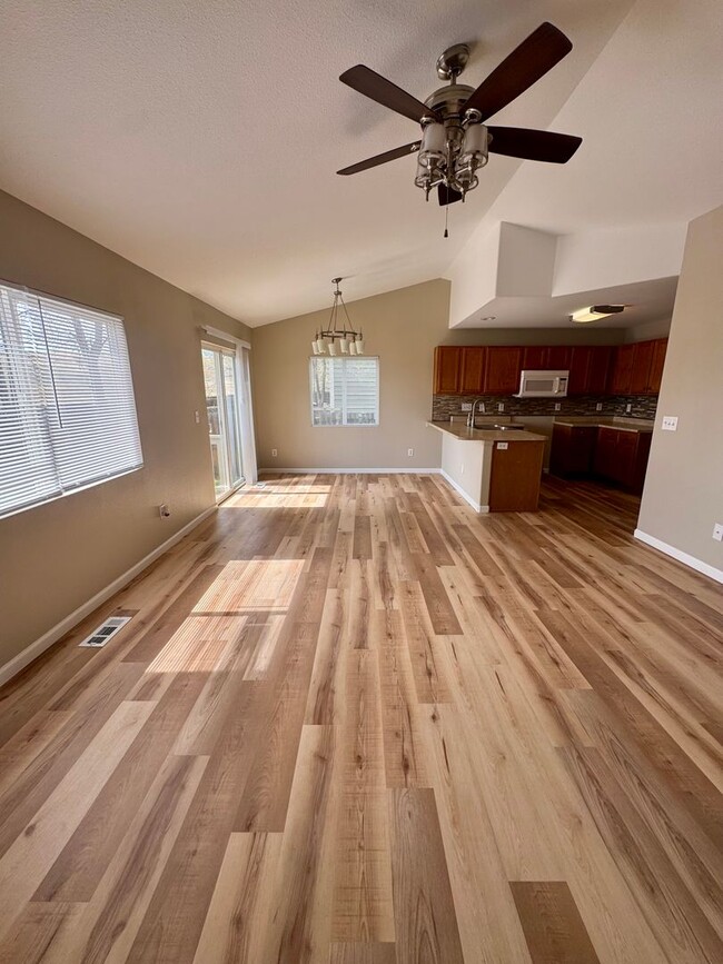 Building Photo - 2 Bedroom +Office in Stratmoor Valley