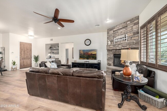 Building Photo - 1415 W Lavitt Ln