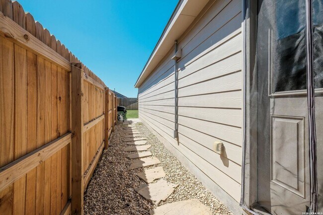 Building Photo - Charming 3- Bedroom in Rosillo Ranch