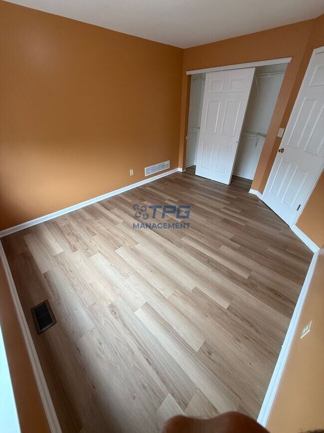 Building Photo - 9 Clearbrook Ln