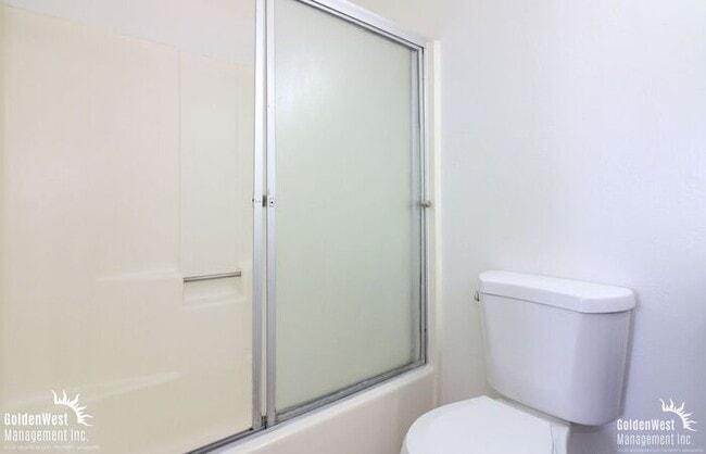 Building Photo - Gorgeous 1Bdm 1Ba Upstairs Unit in Oceanside