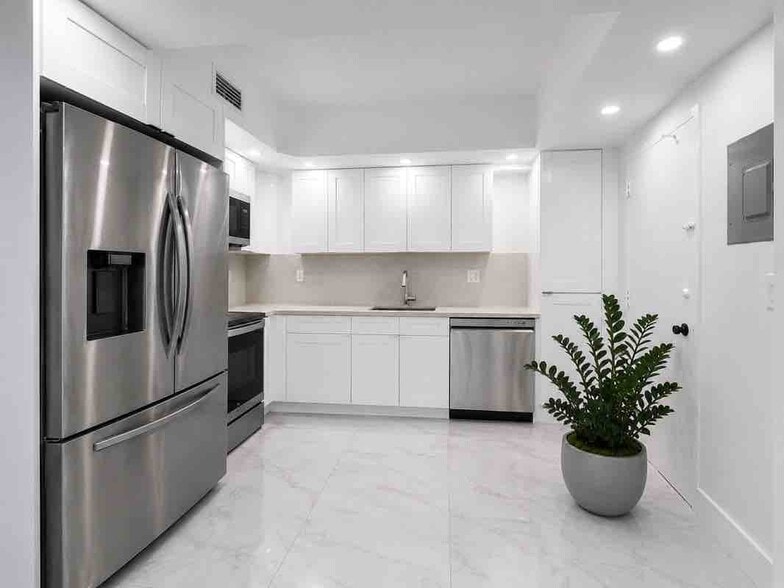Building Photo - 500 Bayview Dr
