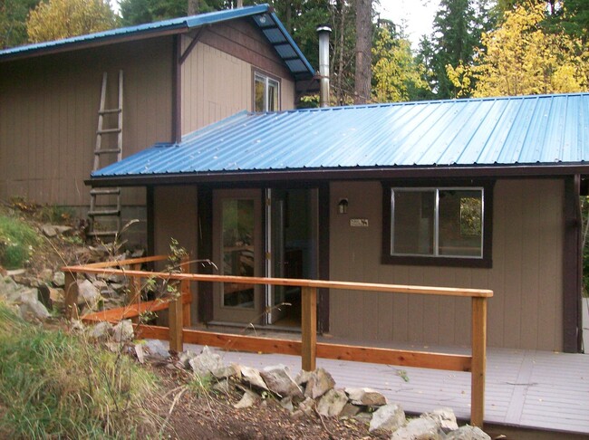Building Photo - 4714 E Upper Hayden Lake Rd