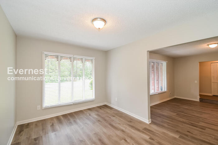 Building Photo - 3323 Lakemar Pl