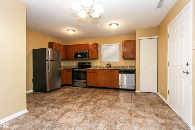 Building Photo - 1766 Blue Grass Pkwy