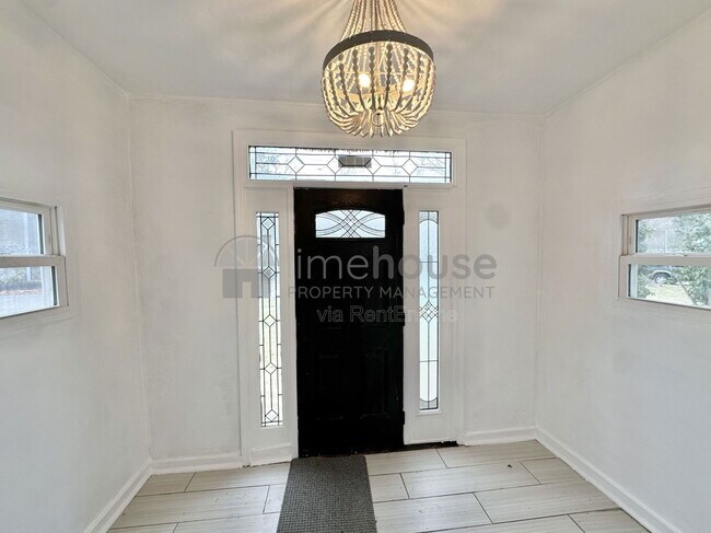 Building Photo - 3428 Thomas St