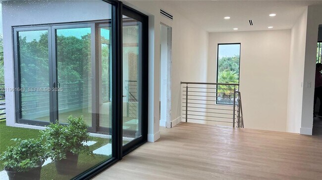 Building Photo - 1700 NE 18th St