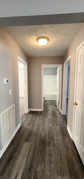 Building Photo - 1984 River Vista Cir