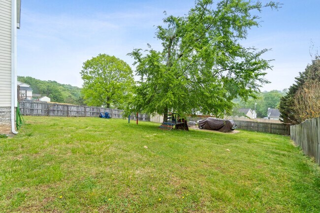 Building Photo - Lovely home in Peach Tree - Waiting for you to call home for the Holidays!