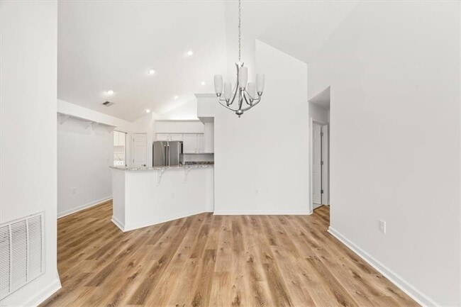 Building Photo - 1305 Village Ln