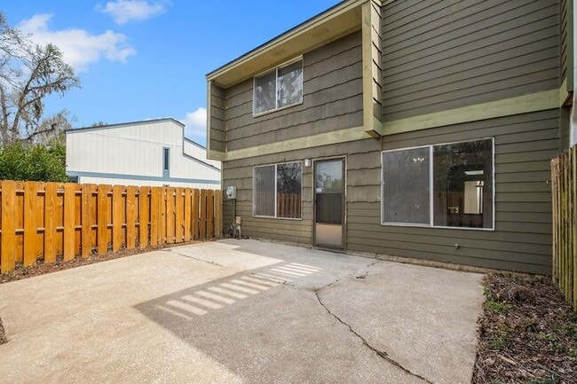 Building Photo - 3128 Blairstone Ct