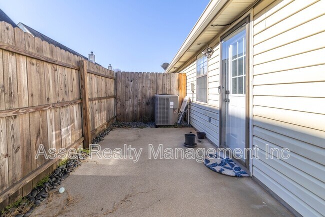 Building Photo - 928 Chip Cove Ln