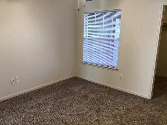 Building Photo - Duplex