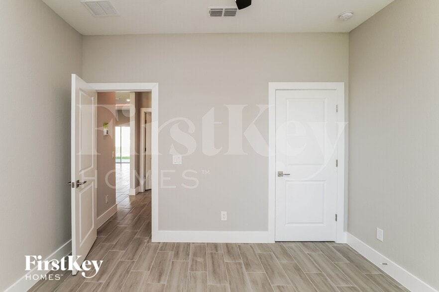 Building Photo - 1666 Redfin Dr