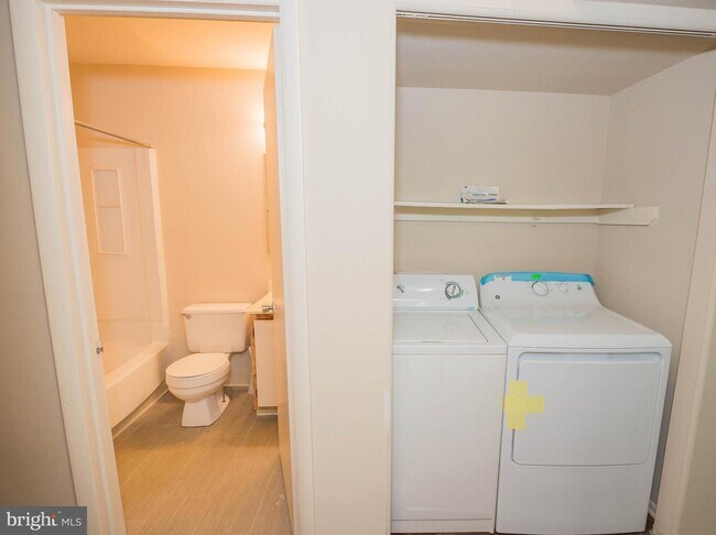 Building Photo - 800 College Ln