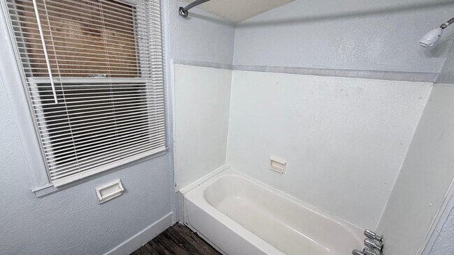 Building Photo - 18703 Waltham St