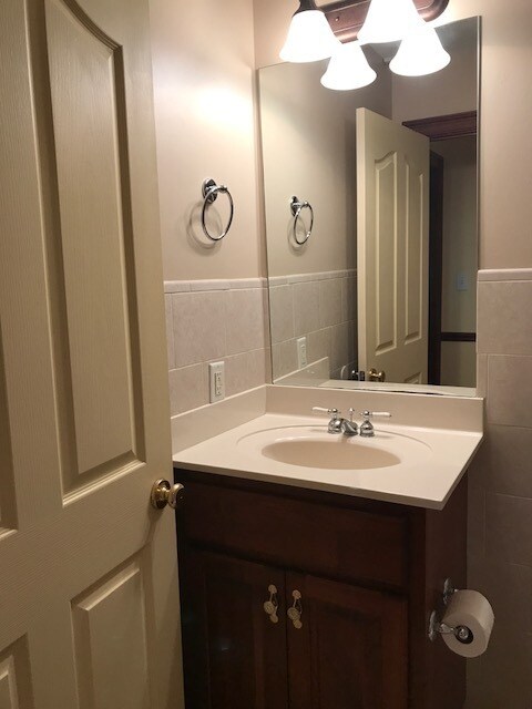 Building Photo - 1 Bedroom/ 1 Bathroom Furnished Garage apartment off Hwy. 441! Available early June!