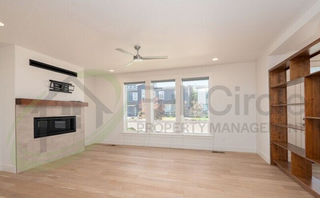 Building Photo - 1624 W Cyrus St