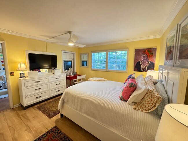 Building Photo - 5505 N Ocean Blvd