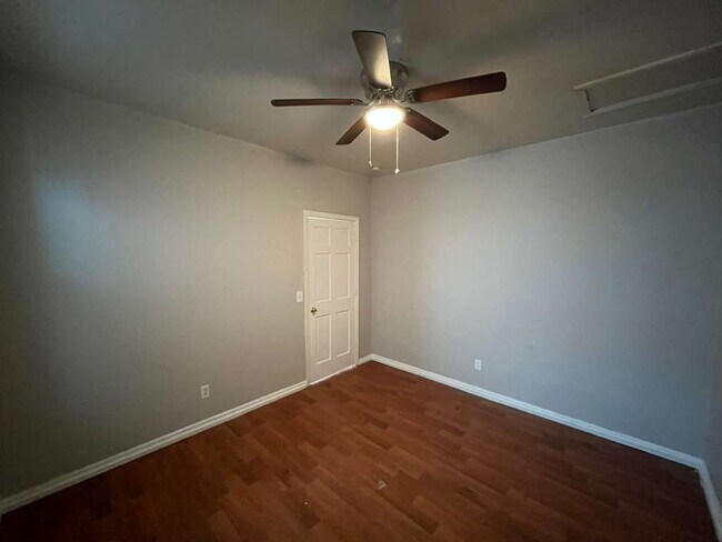 Building Photo - "Charming 2-Bedroom Retreat with Wood Floors with Basement!"