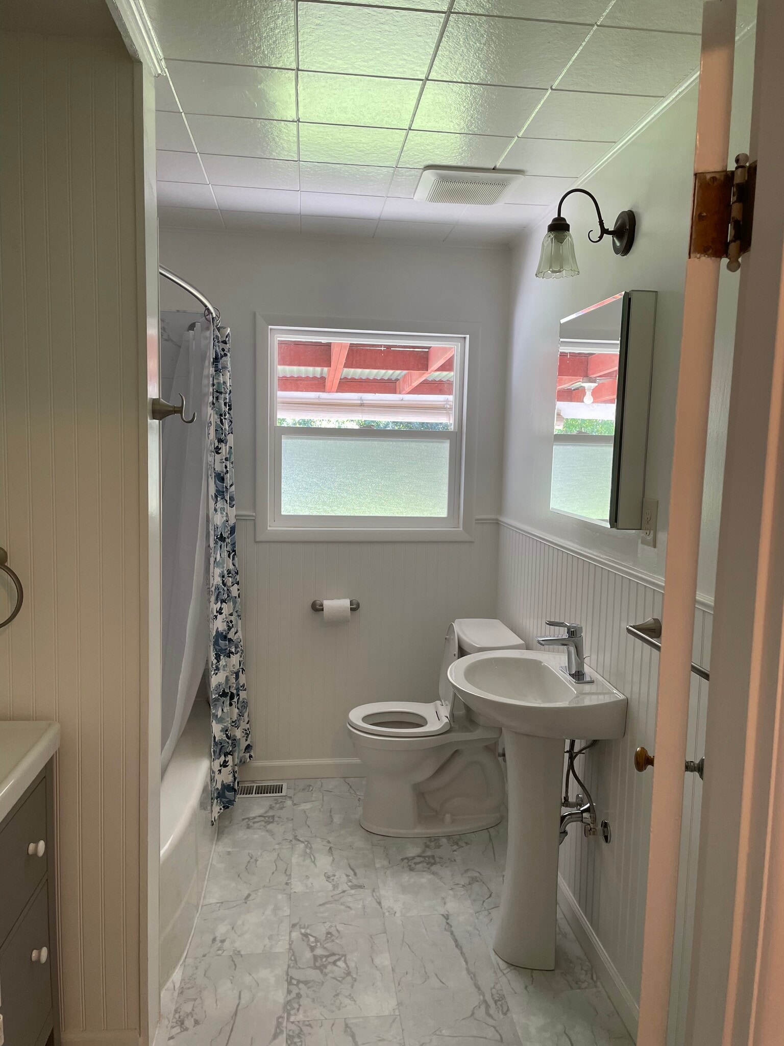 bathroom - 818 NE 13th St