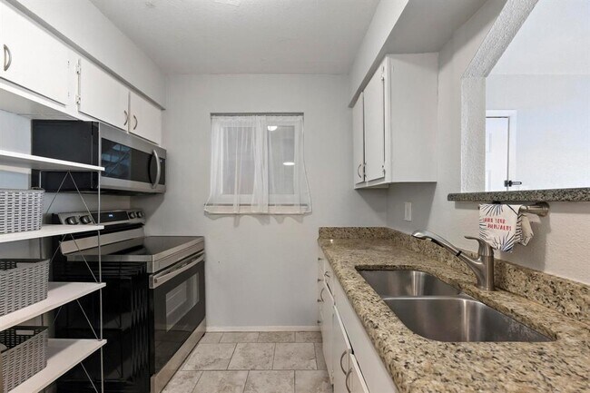 Building Photo - 6903 Deatonhill Dr
