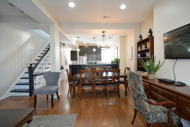 Building Photo - 118 3rd St SE