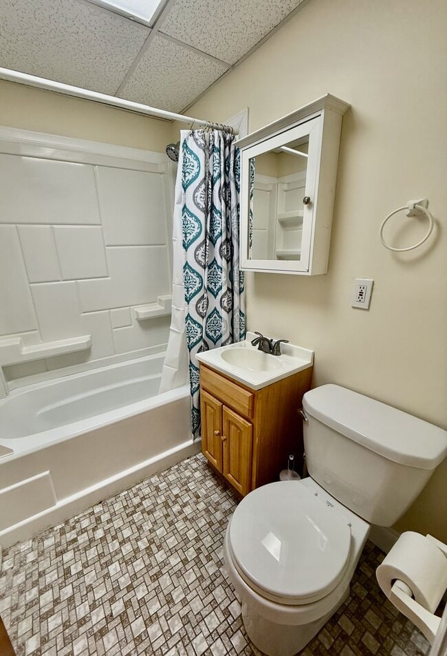 Building Photo - 2528 Christian St