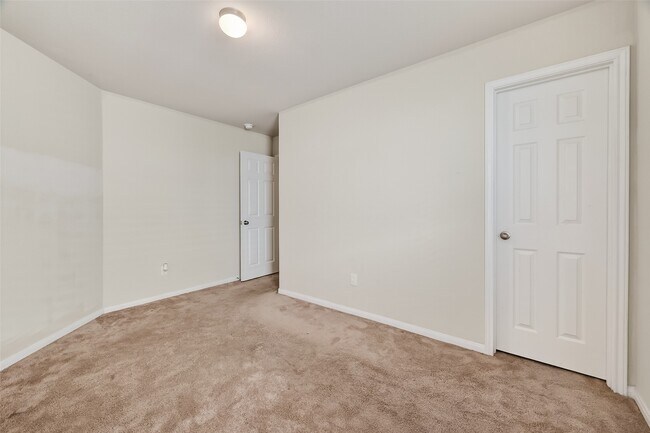 Building Photo - 923 Steel Blue Dr