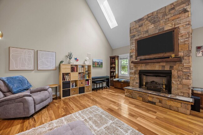 Building Photo - Spacious 3-Bedroom Home with Bonus Room & ...