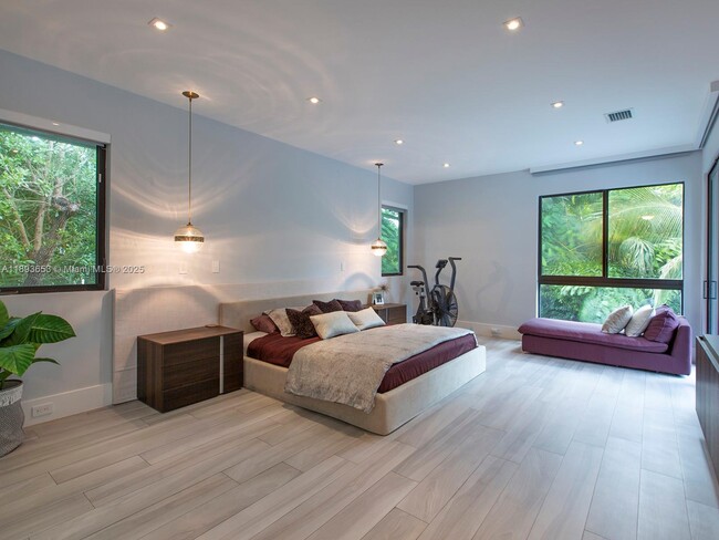 Building Photo - 7500 SW 57th Ct