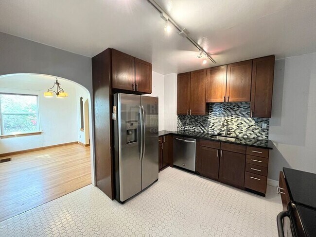 Building Photo - 1400 Willow St