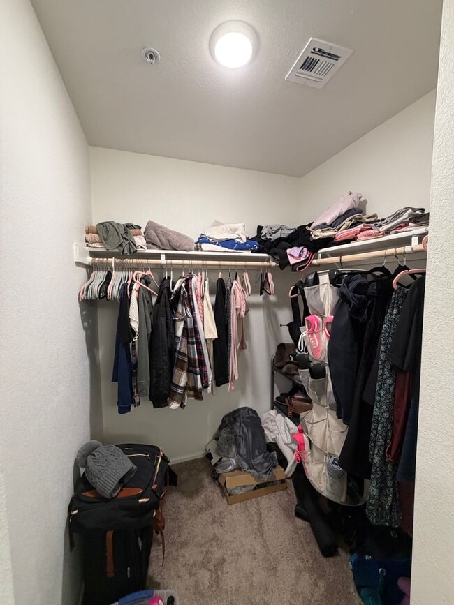 Building Photo - 3 BEDROOM HOME IN DESERT SKY!