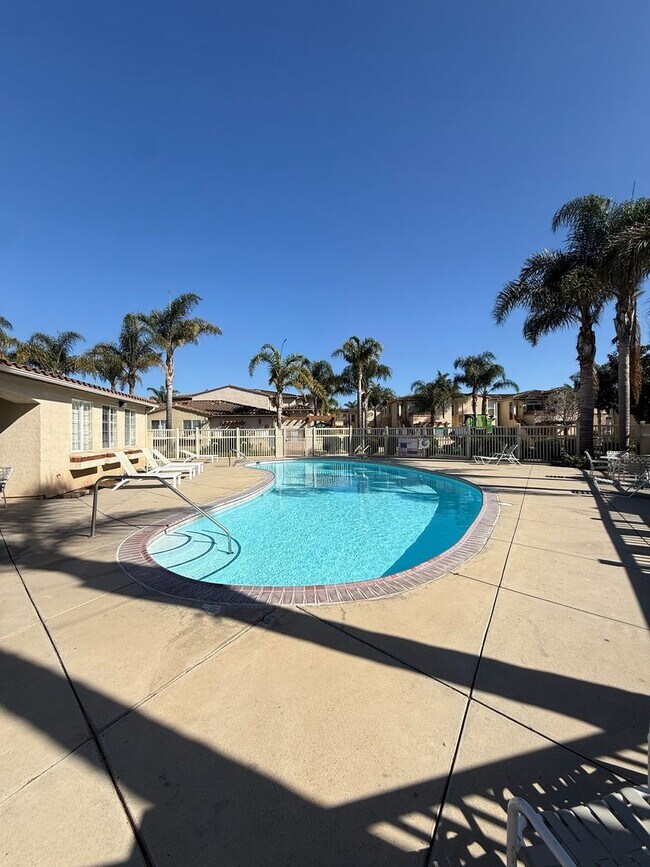 Building Photo - Centrally Located Downstairs Condo in the Oak Creek Villas