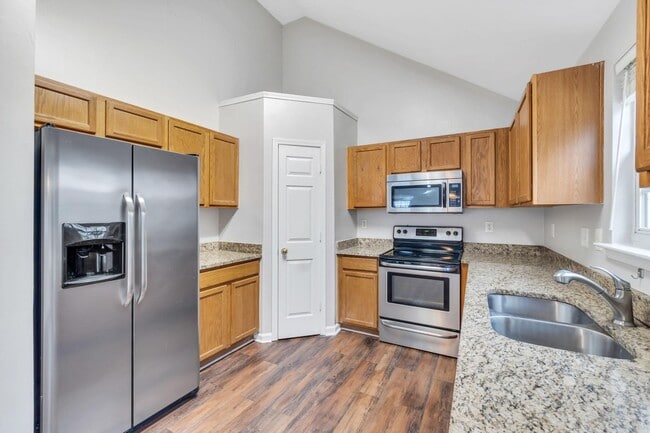 Building Photo - 5508 Kiev Dr