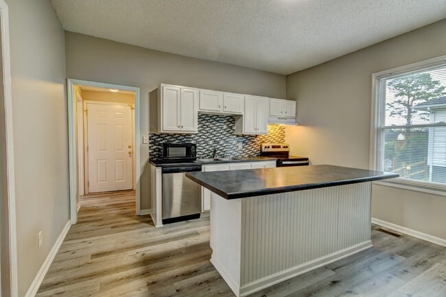 Building Photo - 64 Burton St