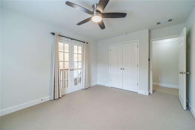 Building Photo - 2557 Staunton Dr
