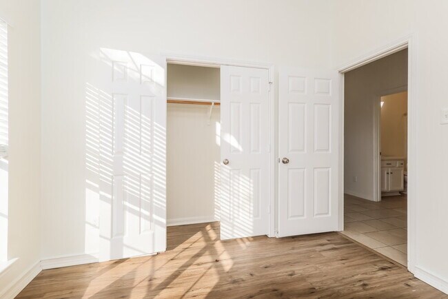 Building Photo - 1729 Fay Dr