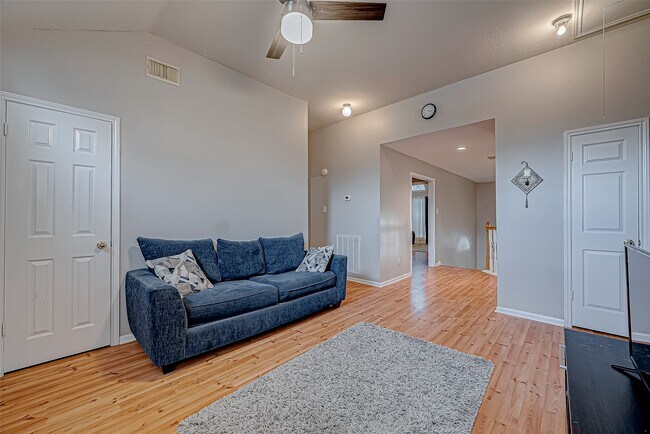 Building Photo - 211 Rolling Plains Dr
