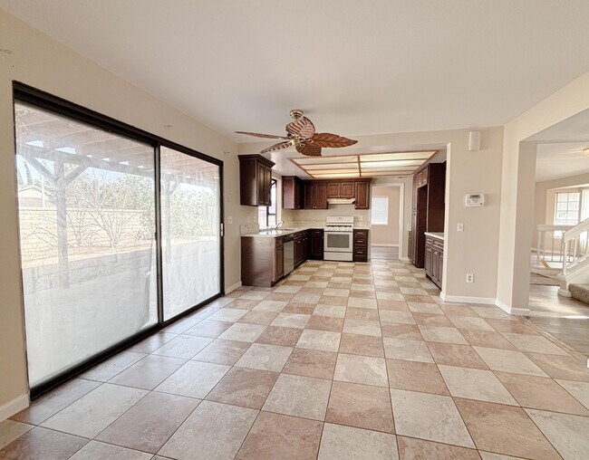 Building Photo - 39360 Longhorn Ct