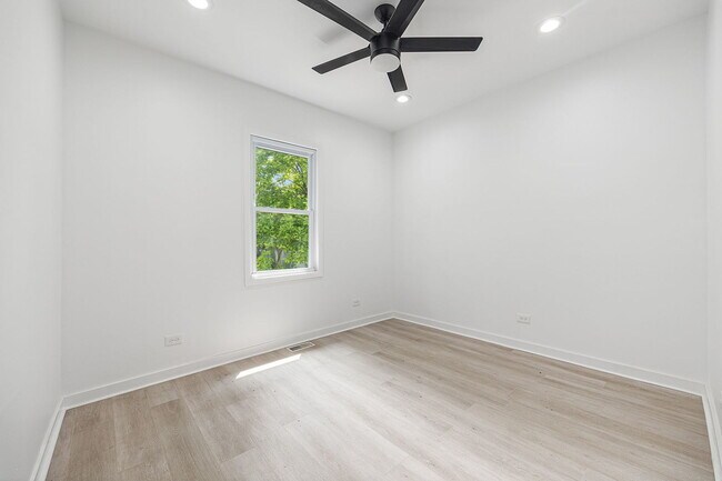 Building Photo - 629 N Lockwood Ave