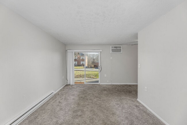 Building Photo - Recently renovated 1-bedroom suite