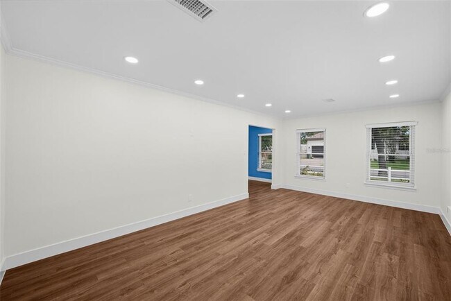 Building Photo - 402 Erie Ave