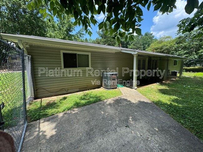 Building Photo - 541 Springwood Dr