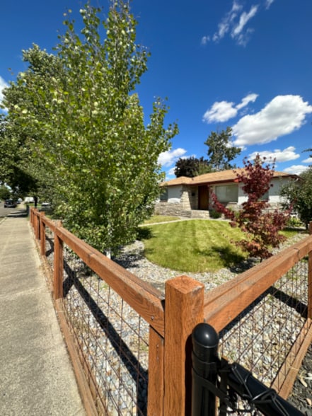 Building Photo - 4024 N Walnut St